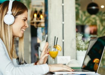 Gemeinsam digital feiern: Tipps und Ideen für Ihr online Teamevent!