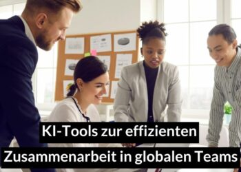 Internationales Team steht lächelnd um einen Schreibtisch