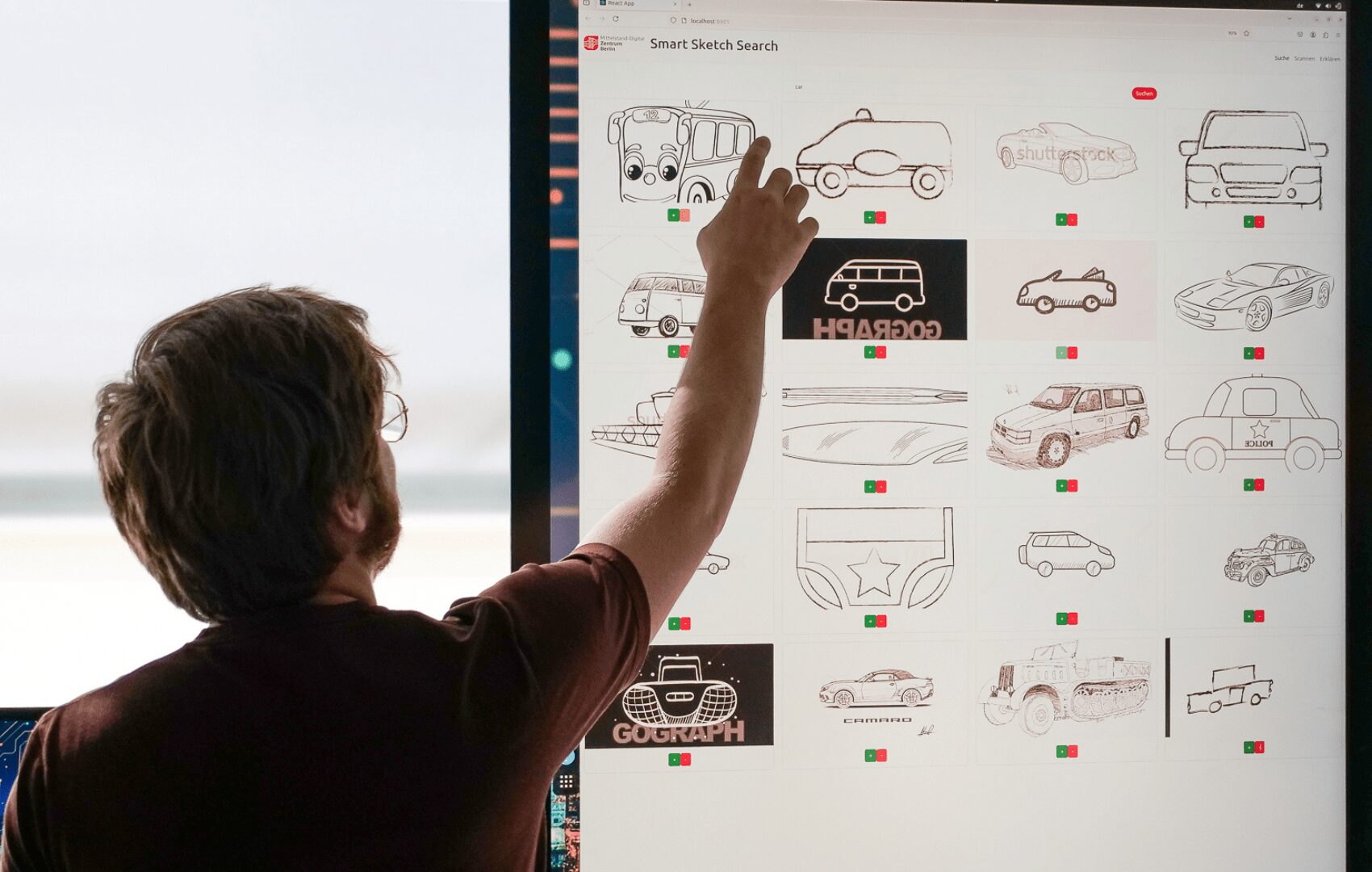 Demonstrator KI im Showroom Berlin